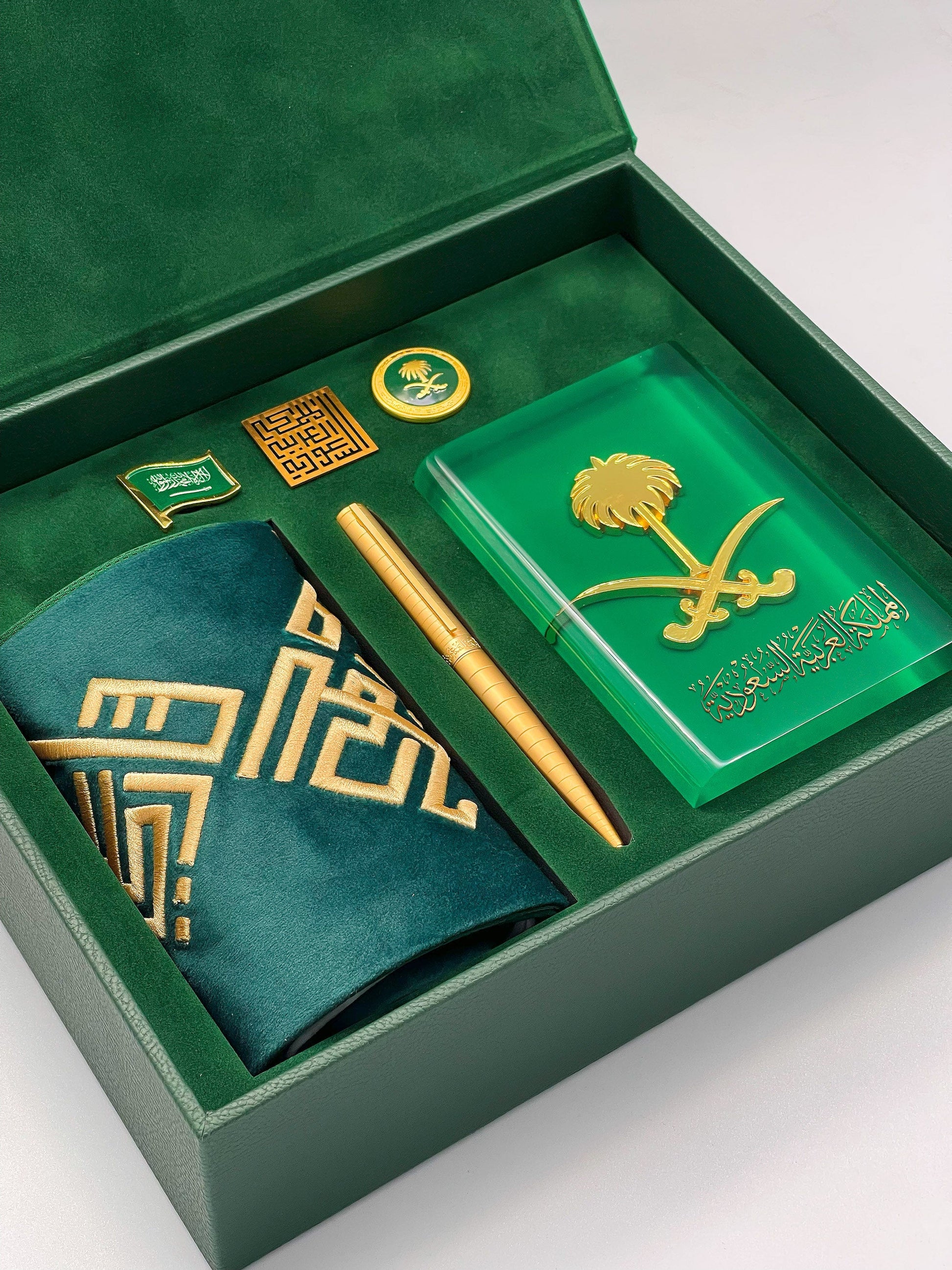 علبة هدايا اليوم الوطني السعودي