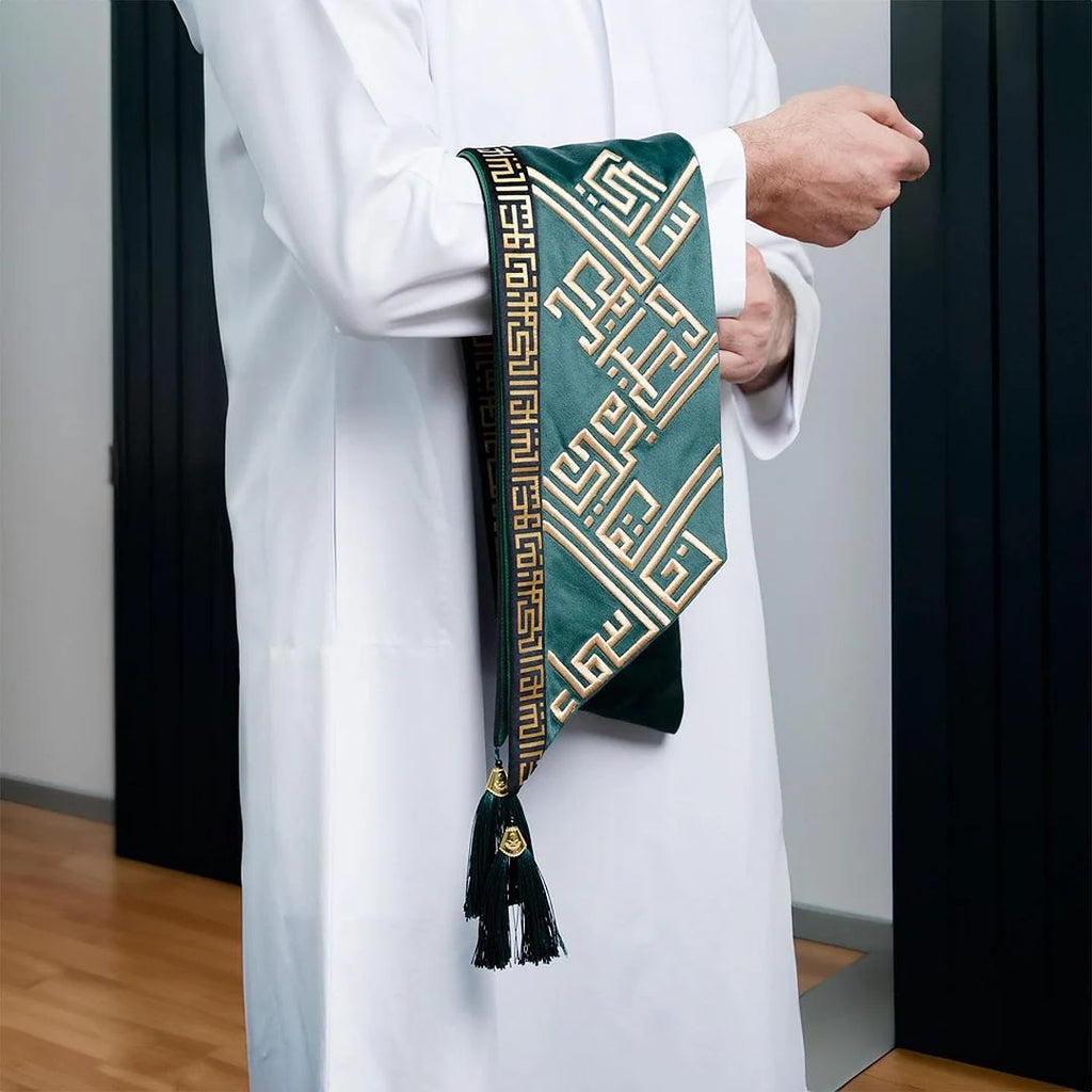وشاح أنيق بتصميم سعودي فاخر