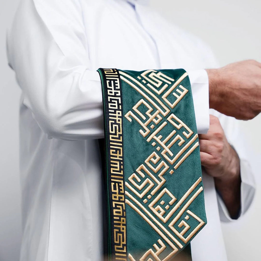 وشاح أنيق بتصميم سعودي فاخر