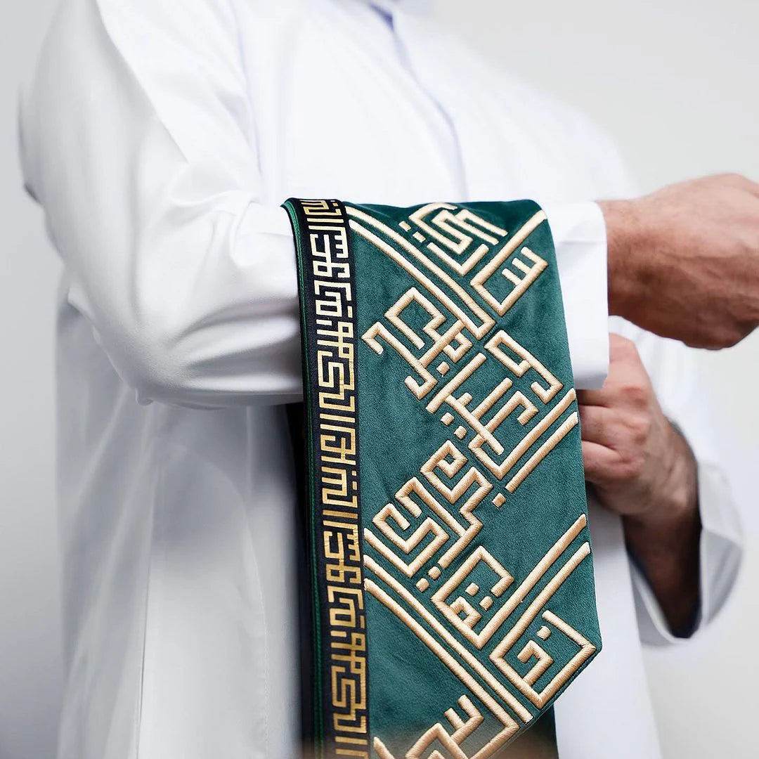 وشاح أنيق بتصميم سعودي فاخر